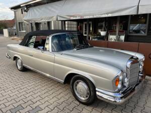 Image 36/60 of Mercedes-Benz 280 SE (1969)