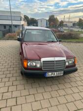 Image 2/10 de Mercedes-Benz 200 D (1989)