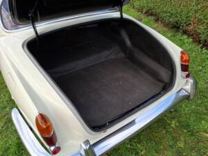 Image 50/68 de Jaguar Type S 3.4 (1964)