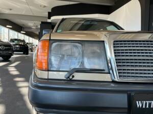 Bild 14/22 von Mercedes-Benz 300 E 4-Matic (1988)