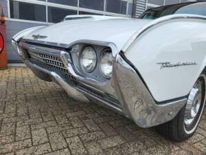 Obraz 4/8 pojazdu Ford Thunderbird Landau Coupe (1962)
