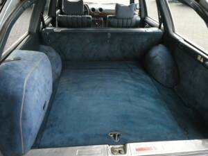 Image 16/21 of Mercedes-Benz 280 TE (1984)