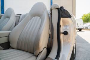 Image 60/91 de Jaguar XK8 4.0 (2000)