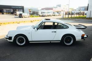 Bild 10/29 von Porsche 911 Carrera 3.2 (1989)