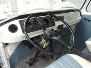 Bild 42/99 von Volkswagen T2b Kastenwagen (1977)