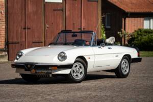 Image 3/40 of Alfa Romeo 2.0 Spider (1987)
