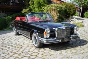 Imagen 30/53 de Mercedes-Benz 280 SE 3,5 (1970)