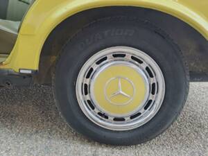 Bild 45/49 von Mercedes-Benz 200 (1979)