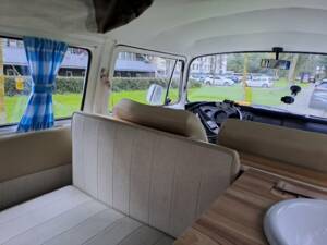 Image 7/8 of Volkswagen T2c Combi (1990)