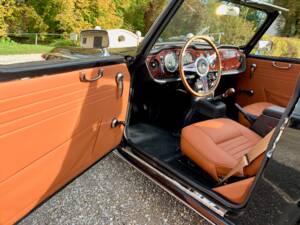 Image 15/25 of Triumph TR 250 (1968)