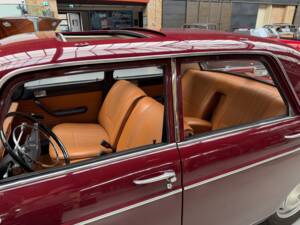 Image 35/36 of Peugeot 404 (1972)