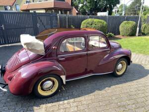 Immagine 4/8 di Renault 4 CV Décapotable (1951)
