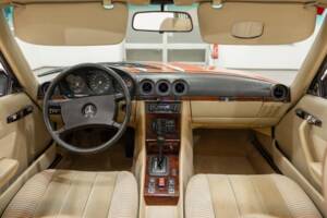 Image 61/89 of Mercedes-Benz 500 SLC (1980)