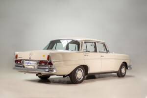 Imagen 9/32 de Mercedes-Benz 220 SE b (1965)