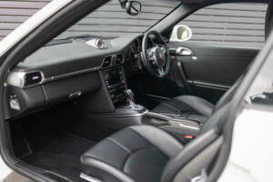 Image 22/38 of Porsche 911 Carrera GTS (2011)