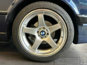 Bild 13/50 von BMW 325i (1989)