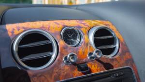 Immagine 21/68 di Bentley Flying Spur V8 S (2017)