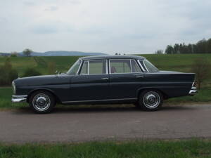 Image 3/31 of Mercedes-Benz 220 SE b (1963)