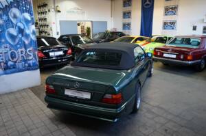 Image 15/38 of Mercedes-Benz 300 CE-24 (1992)