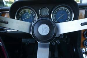 Obraz 50/50 pojazdu Alfa Romeo Giulia Nuova Super 1300 (1975)