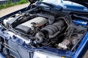 Bild 6/46 von Mercedes-Benz E 320 (1994)