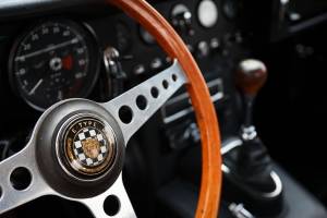 Image 2/35 de Jaguar E-Type (1967)