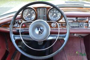 Image 24/50 of Mercedes-Benz 250 SE (1966)