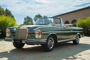 Afbeelding 15/50 van Mercedes-Benz 220 SE b (1964)