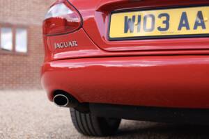 Image 33/50 de Jaguar XKR (2000)