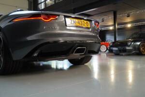 Bild 42/50 von Jaguar F-Type (2019)