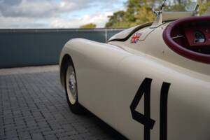 Image 48/50 of Jaguar XK 120 OTS (1950)