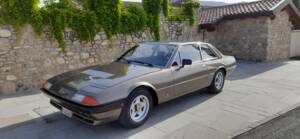 Bild 2/21 von Ferrari 365 GT4 2+2 (1973)