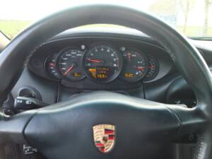 Bild 72/73 von Porsche 911 Carrera 4S (2004)