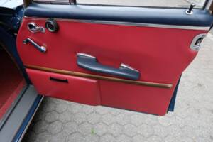 Image 61/76 de Mercedes-Benz 220 S b (1963)