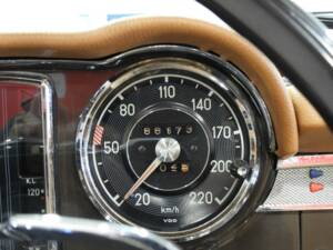 Image 8/15 de Mercedes-Benz 250 SL (1967)