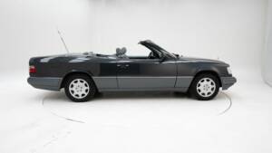 Image 9/15 of Mercedes-Benz E 220 (1994)