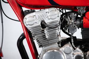 Image 18/50 of Yamaha XS 750 (1979)
