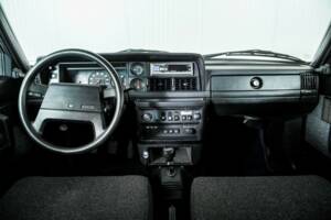 Immagine 7/50 di Volvo 240 GL (1990)