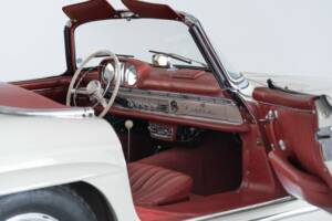 Image 37/50 of Mercedes-Benz 300 SL Roadster (1961)