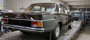 Bild 24/25 von Mercedes-Benz 200 (1969)