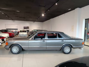 Imagen 4/27 de Mercedes-Benz 500 SEL (1986)
