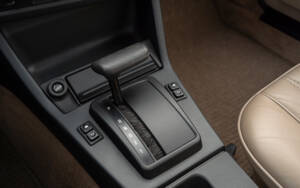 Image 63/80 of BMW 320i (1983)