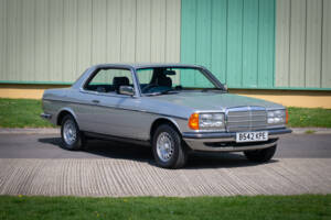 Bild 7/28 von Mercedes-Benz 230 CE (1984)
