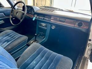 Image 18/61 of Mercedes-Benz 280 CE (1974)
