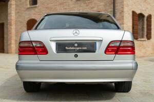 Image 8/50 of Mercedes-Benz E 430 (2000)