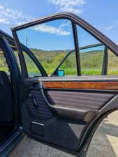 Bild 28/37 von Mercedes-Benz 200 E (1989)