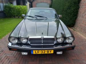 Image 3/8 of Jaguar XJ 12 (1984)