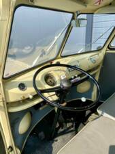 Image 2/8 of Volkswagen T1 panel van (1966)