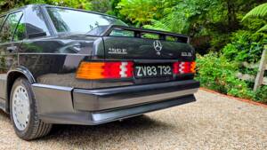 Imagen 36/69 de Mercedes-Benz 190 E 2.3-16 (1985)