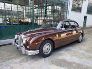 Image 4/42 of Jaguar Mk II 2.4 (1964)